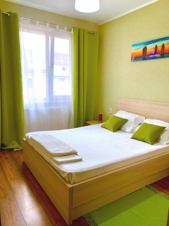 Emma Accommodation - Clean And Comfortable Apartment Iasi Exteriör bild